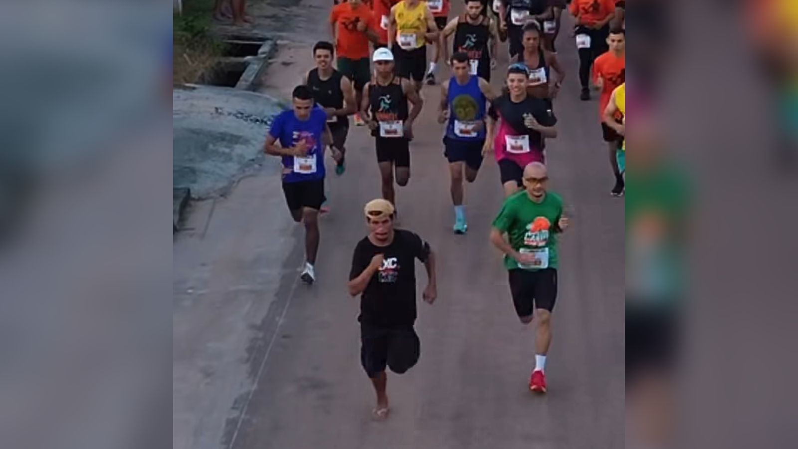 Homem embriagado participa de corrida de rua usando chinelos e viraliza nas redes sociais, no Pará