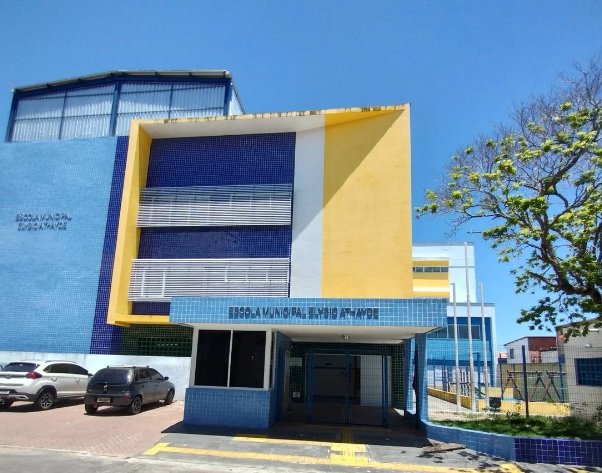 Secretaria abre sindicância para investigar caso da mãe que foi impedida de entrar em formatura de escola pública em Salvador