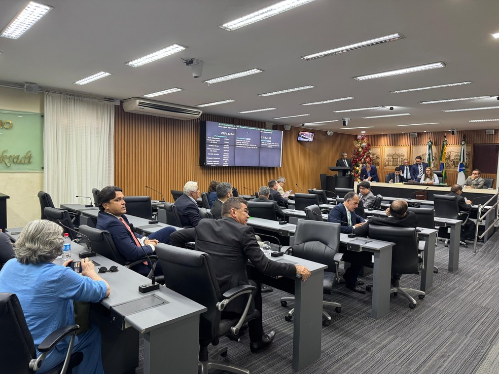 Sessão da Câmara aprovou projeto que permite uso misto na Via Costeira — Foto: Sérgio Henrique Santos/Inter TV Cabugi