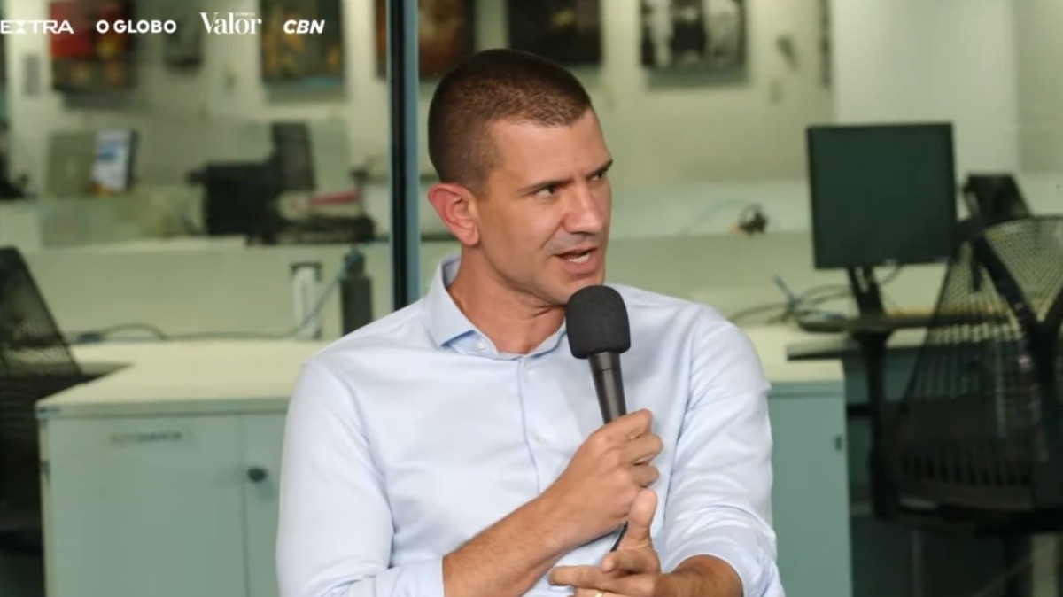 TRE-RJ concede direito de resposta a Douglas Ruas e determina retirada de propaganda de Paes