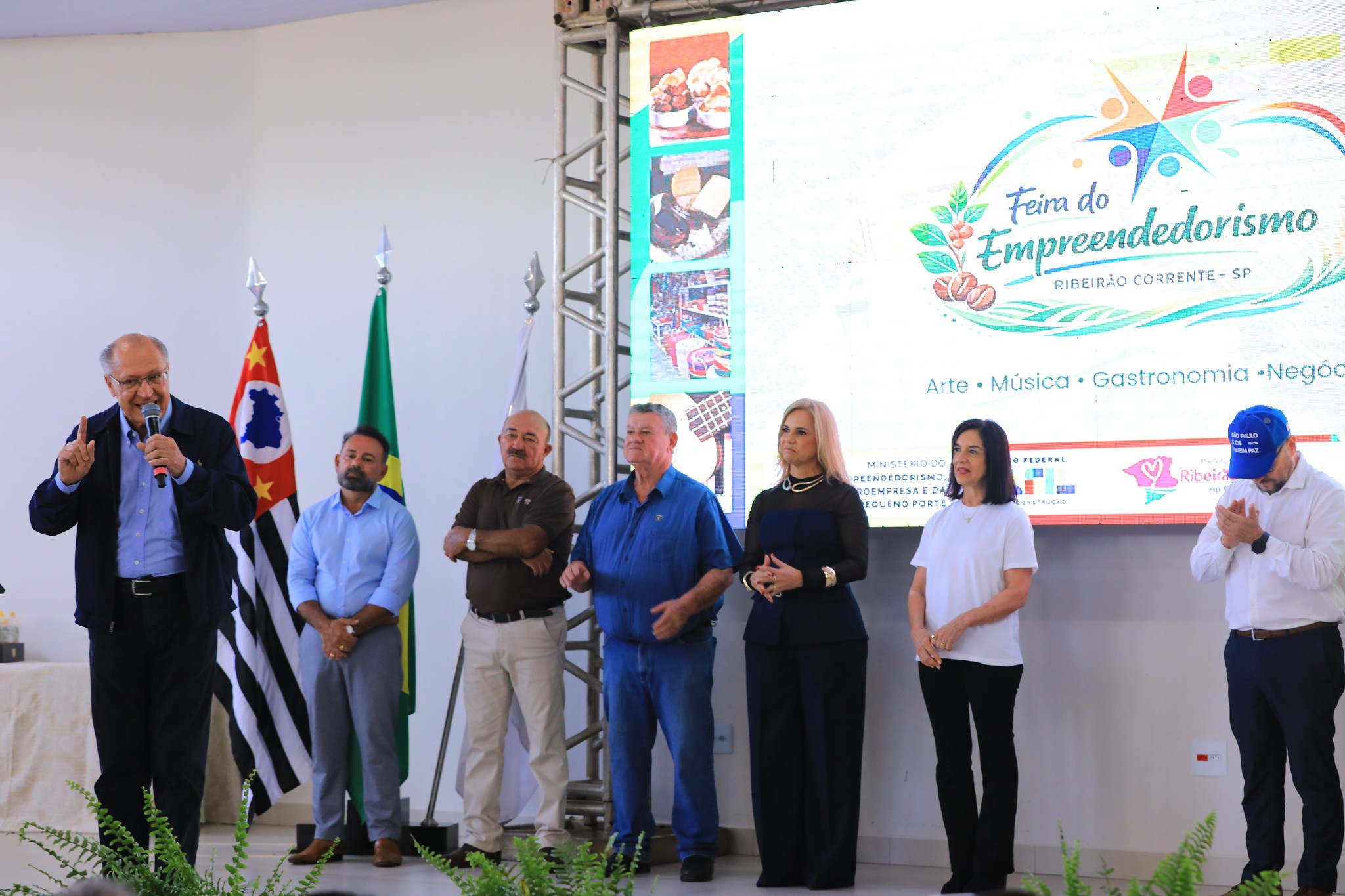 Alckmin comenta políticas para micro e pequenos empresários em Feira do Empreendedorismo de Ribeirão Corrente, SP 