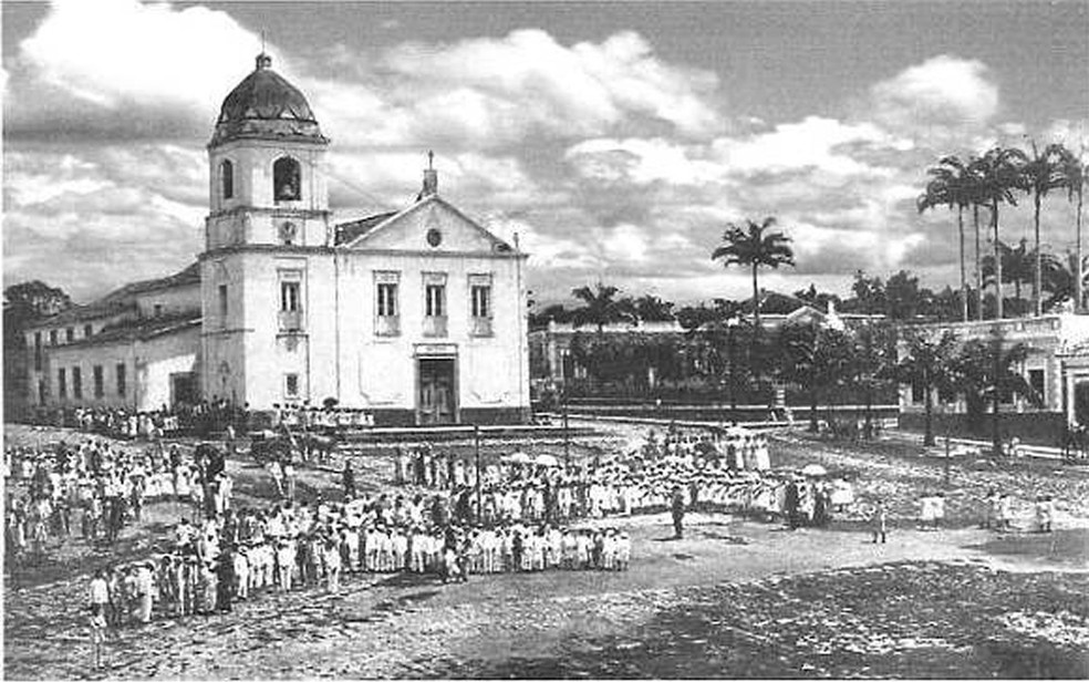 Antiga Catedral Basílica Senhor Bom Jesus de Cuiabá, com a primeira torre incorporada — Foto: Divulgação