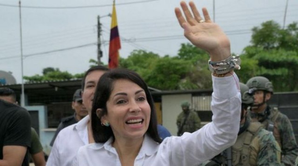 Luisa González quer ser primeira mulher a presidir o Equador — Foto: GETTY IMAGES via BBC