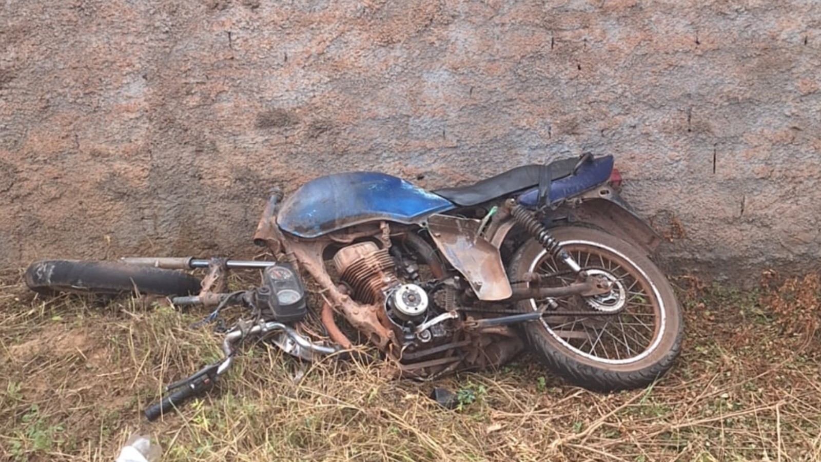 Motociclista de 31 anos morre após colidir com caminhão carregado com cana-de-açúcar no PI