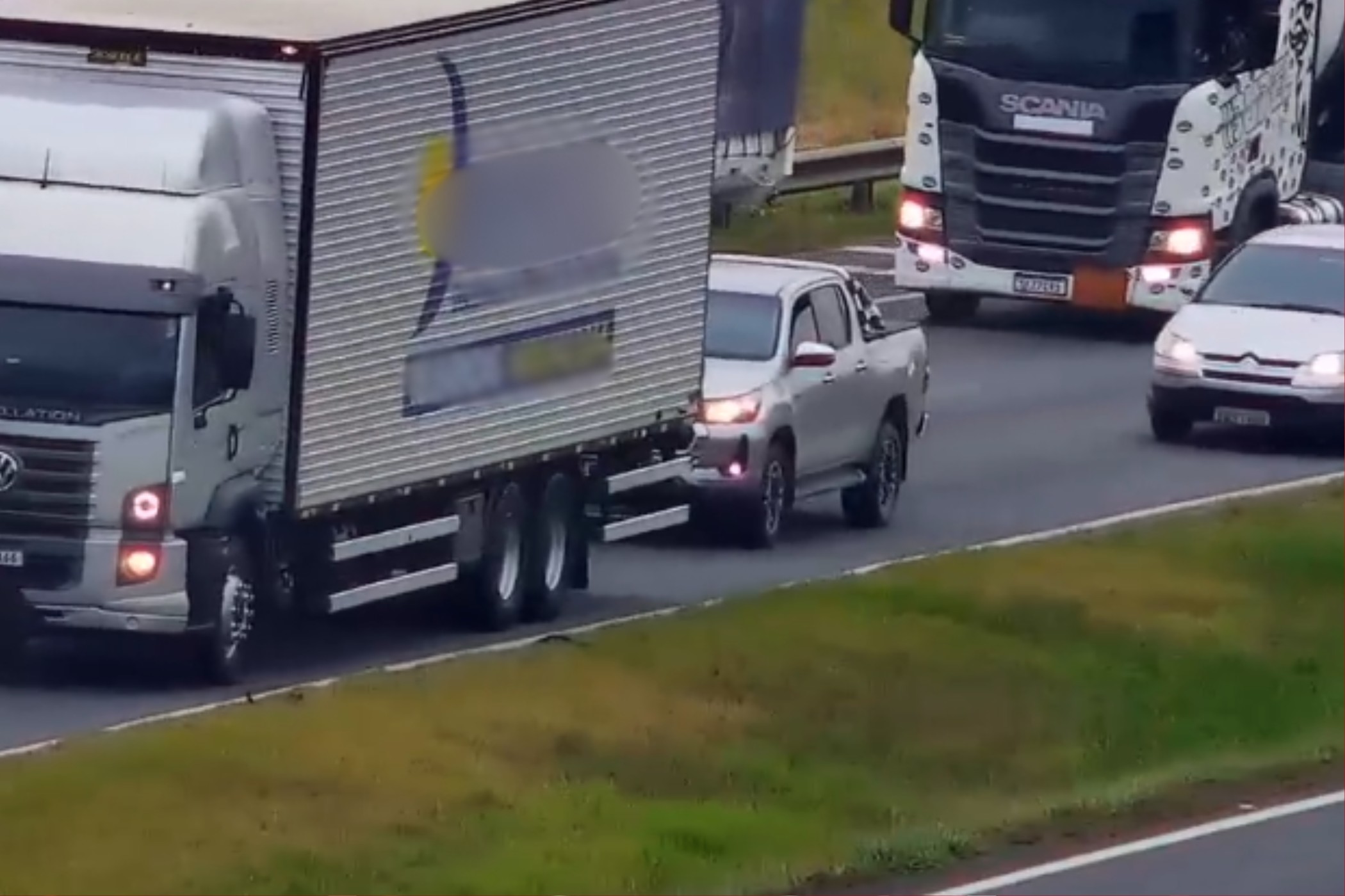 VÍDEO: caminhonete furtada é detectada por sistema de Muralha Digital na BR-277 e motorista é preso no Paraná