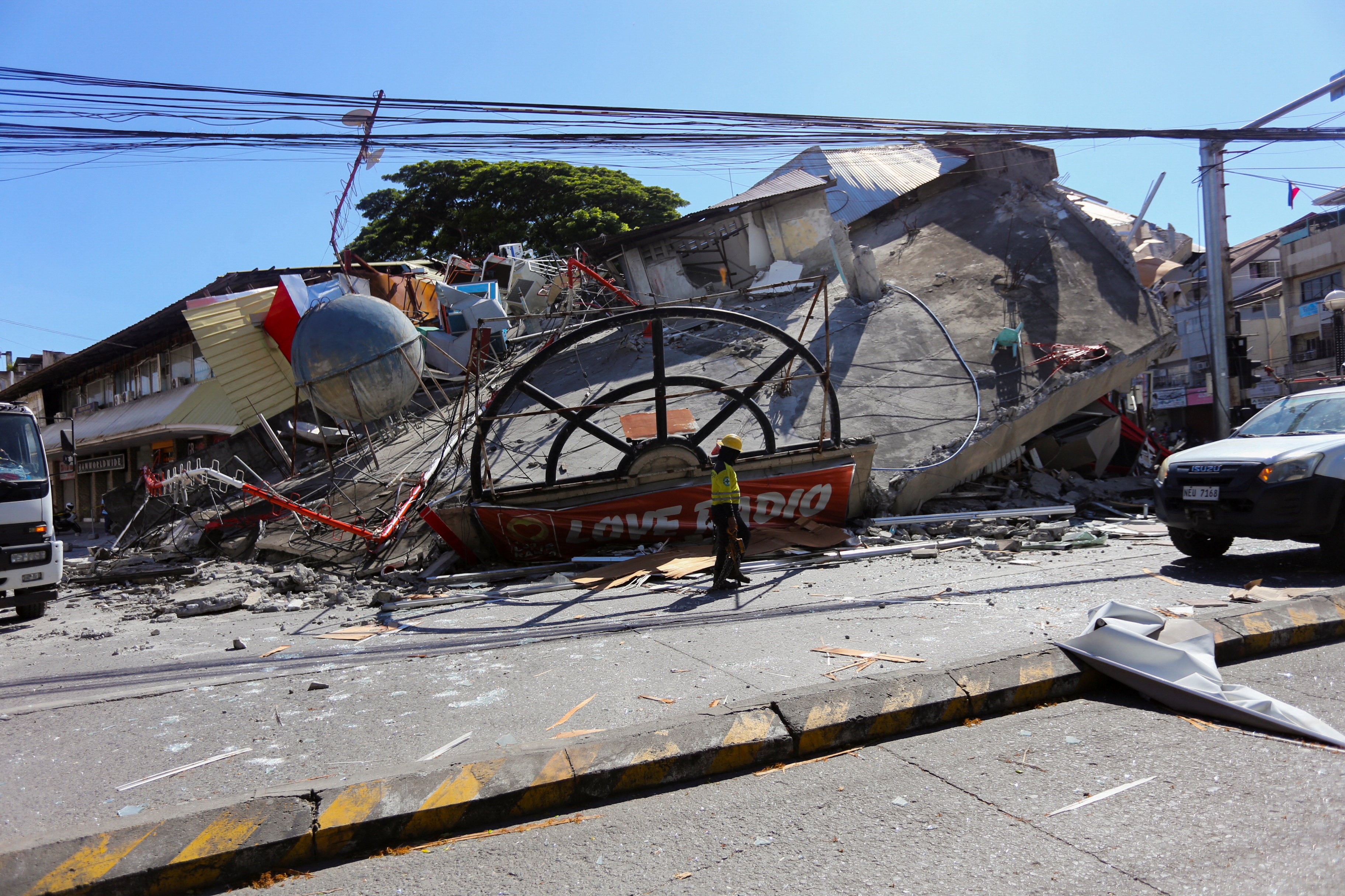 FOTOS mostram estragos após terremoto nas Filipinas