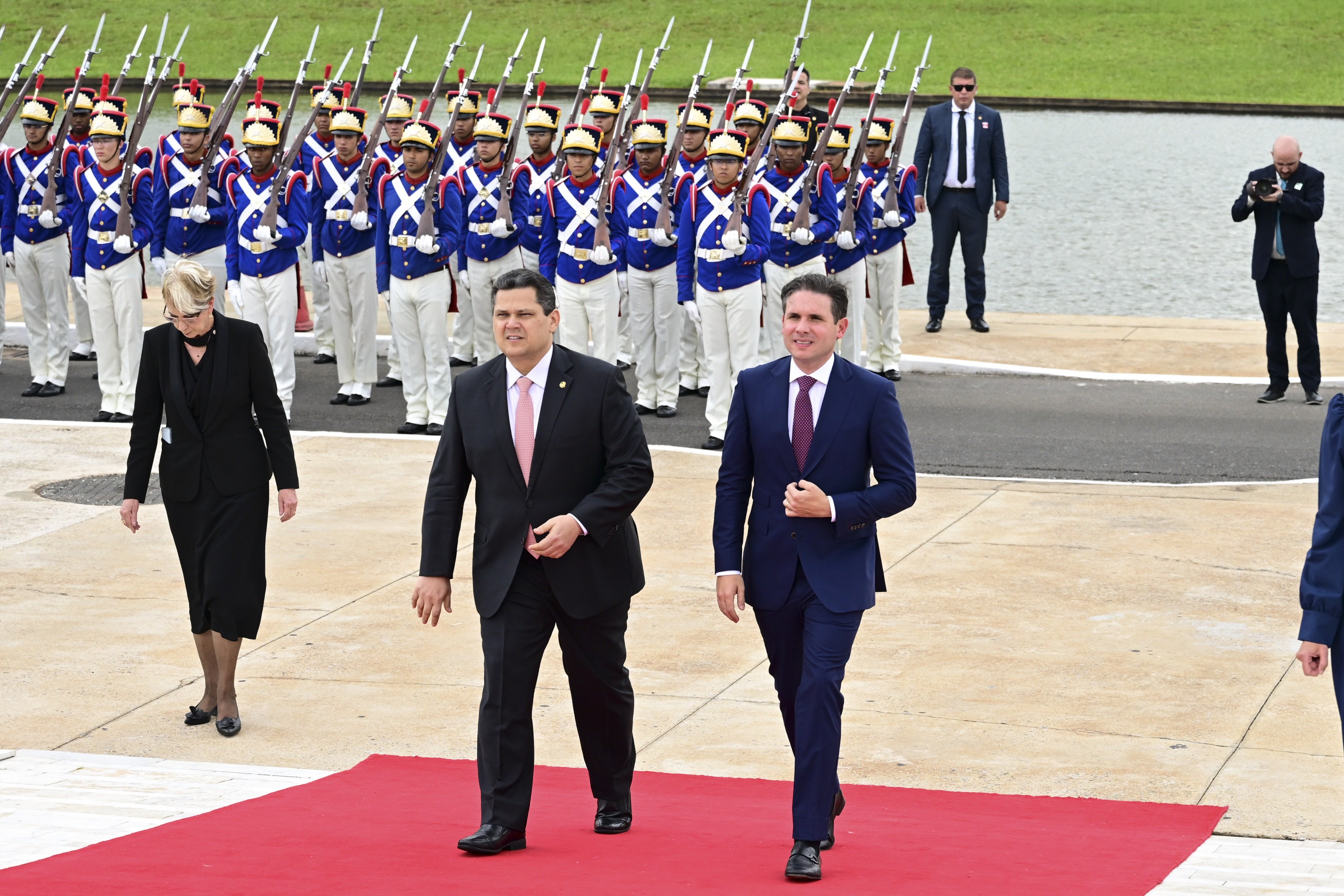 De olho na pauta legislativa e na reeleição, Lula recebe Motta e líderes da Câmara em jantar de confraternização