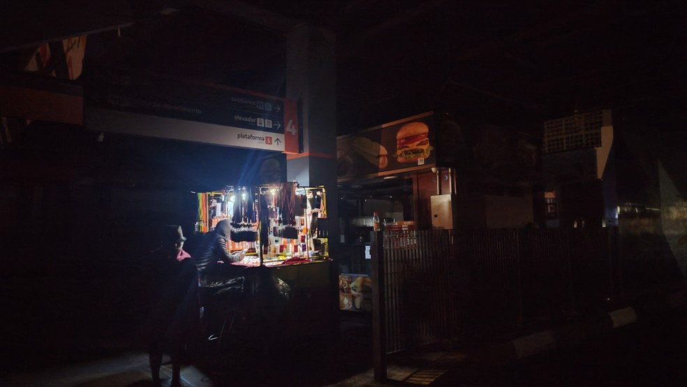 Falta de luz ainda afeta mais de 300 mil casas e comércios na Região Metropolitana de São Paulo — Foto: LEANDRO CHEMALLE/ESTADÃO CONTEÚDO