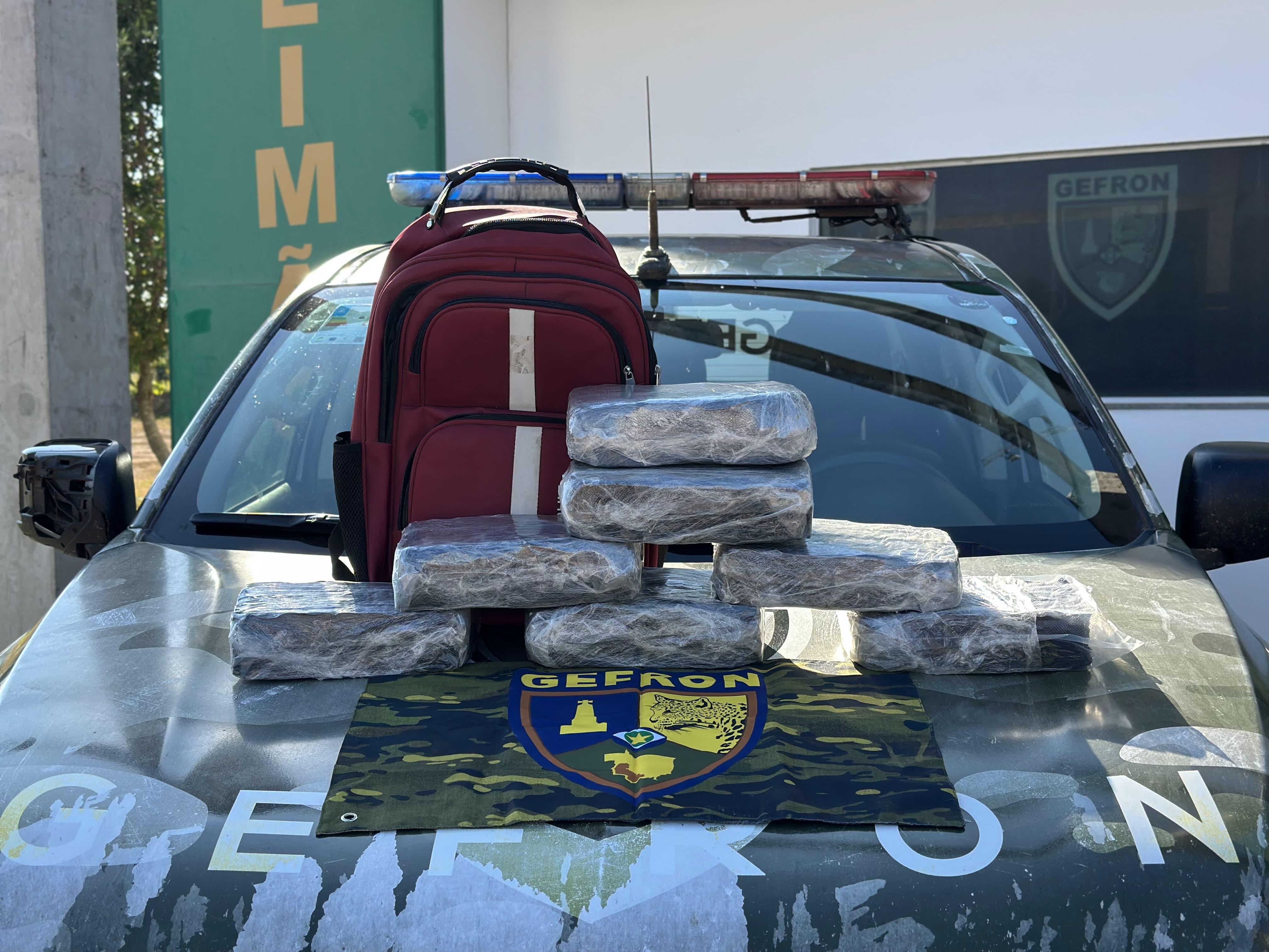 Adolescente estrangeiro é apreendido em ônibus escolar com supermaconha na mochila em MT 