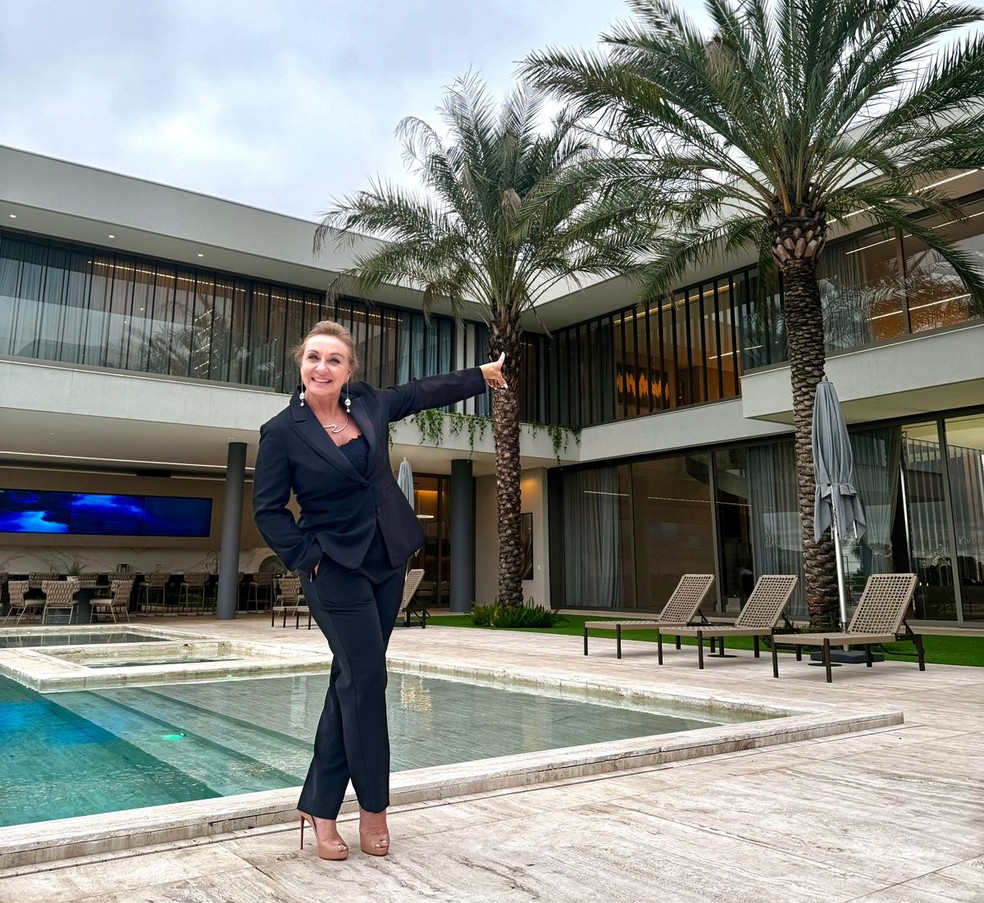 Mônica na casa vendida por R$ 110 milhões — Foto: Arquivo pessoal