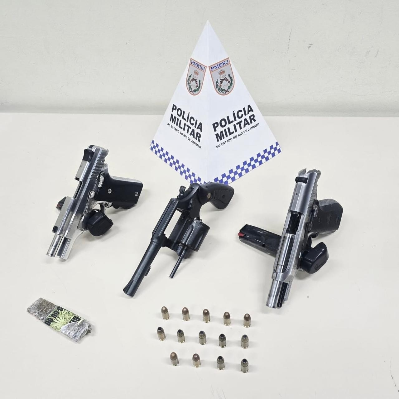 Jovem preso com armas dentro de ônibus em Sapucaia