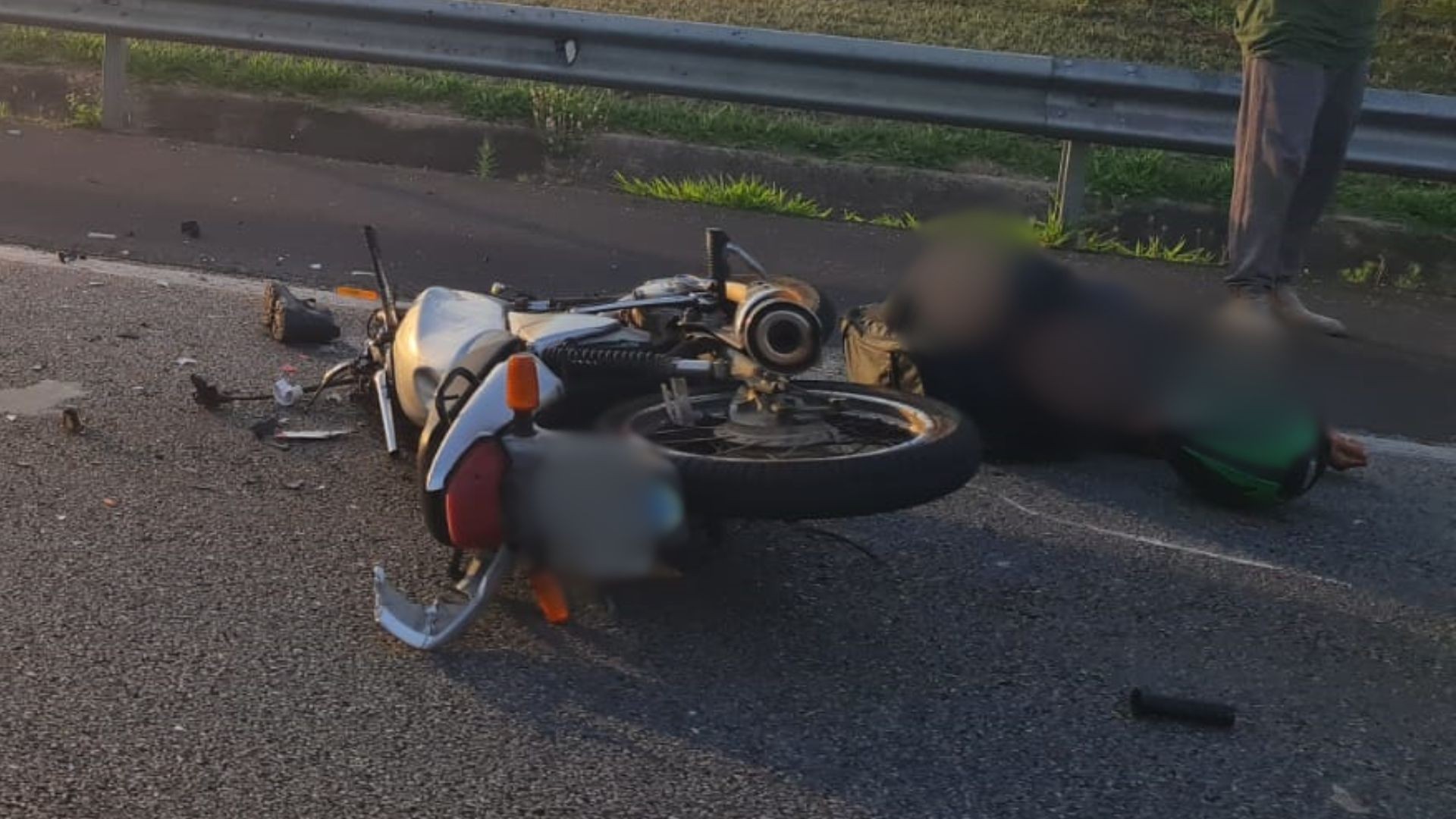 Motociclista fica gravemente ferido após bater em caminhão em rodovia de Sorocaba