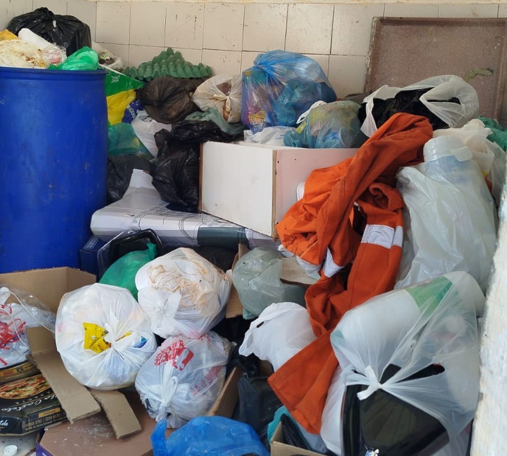 Flagrante de lixo acumulado é registrado em vários bairros de Aracaju