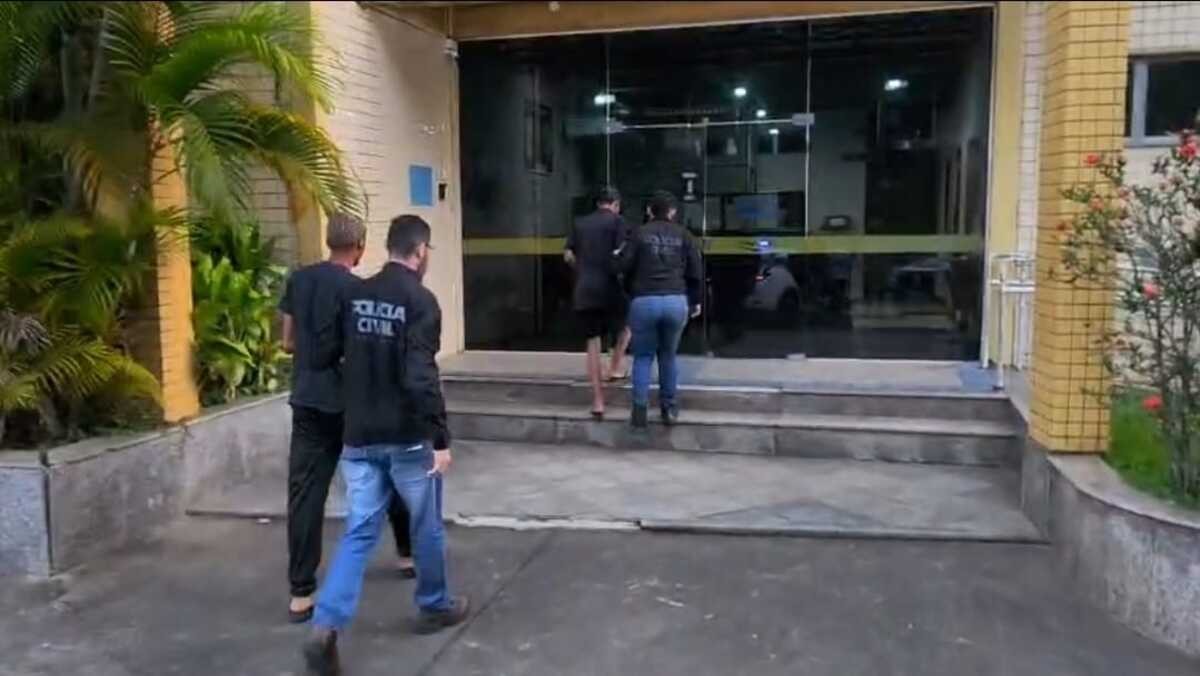 Dupla é presa suspeita de roubar moto e desmontar veículo em Barra do Piraí
