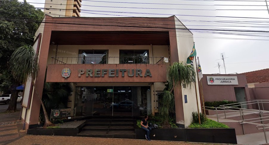 Distribuição de cachorros-quentes em festa de prefeitura é suspensa por mau cheiro e coloração alterada no interior de SP 