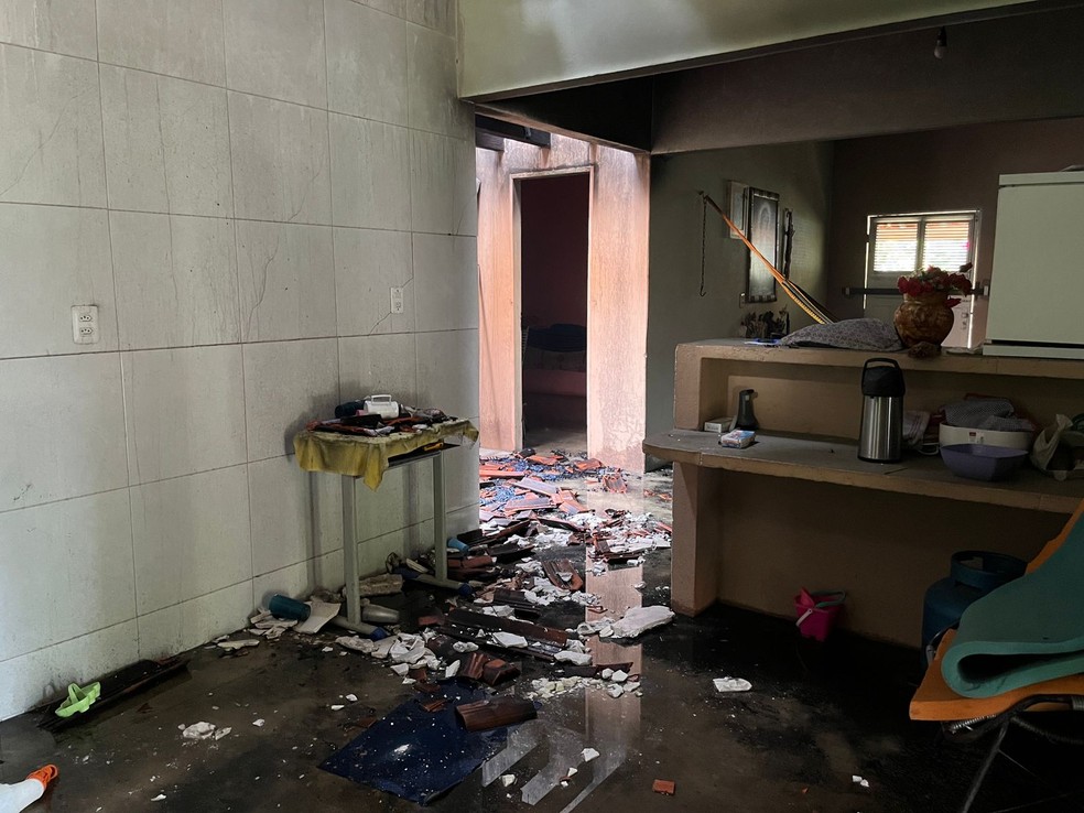 Homem é preso suspeito de atear fogo à casa da ex-esposa, em Capitão de Campos — Foto: Polícia Civil