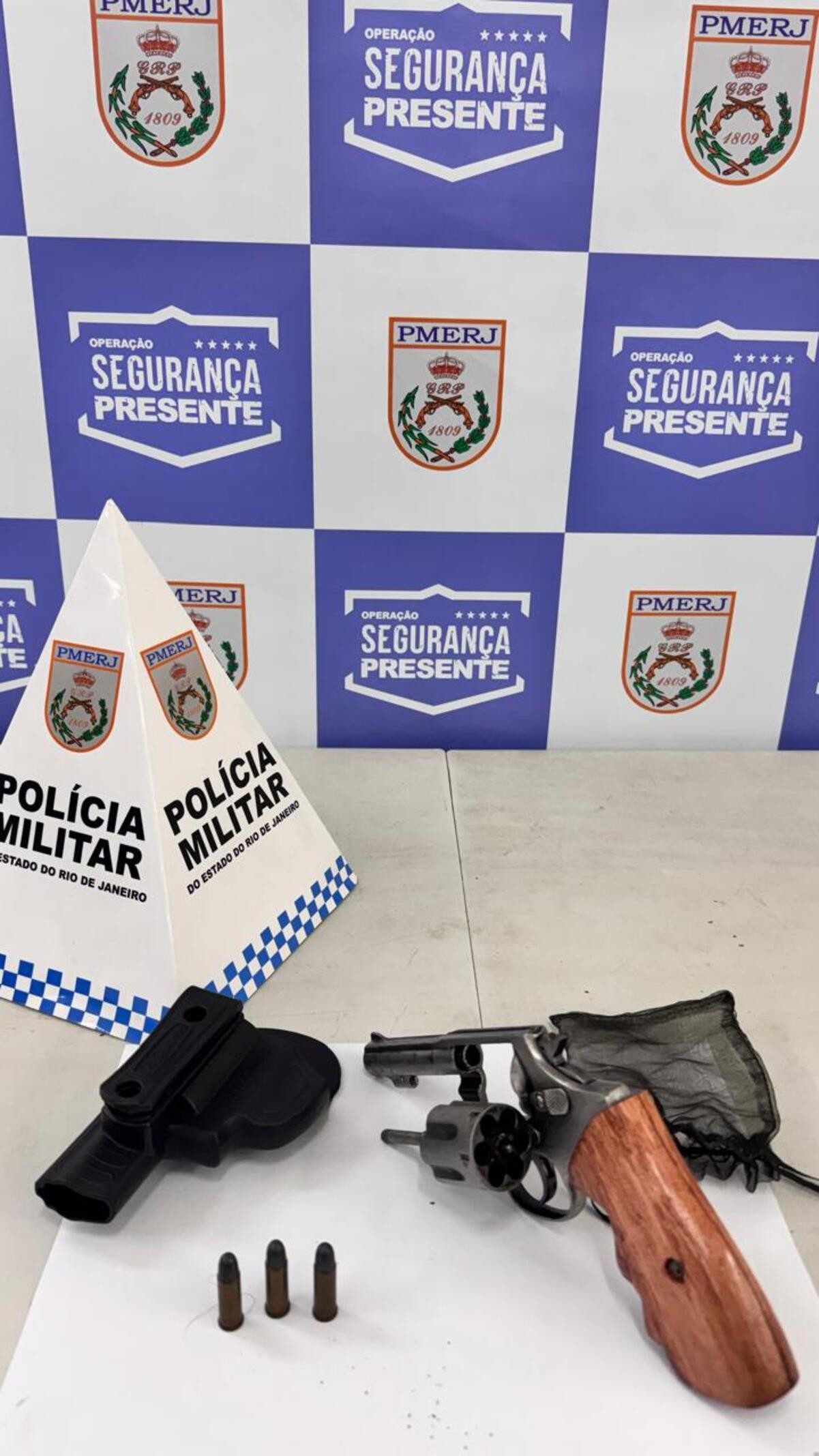 Jovem é preso com arma de fogo na Rodoviária de Volta Redonda