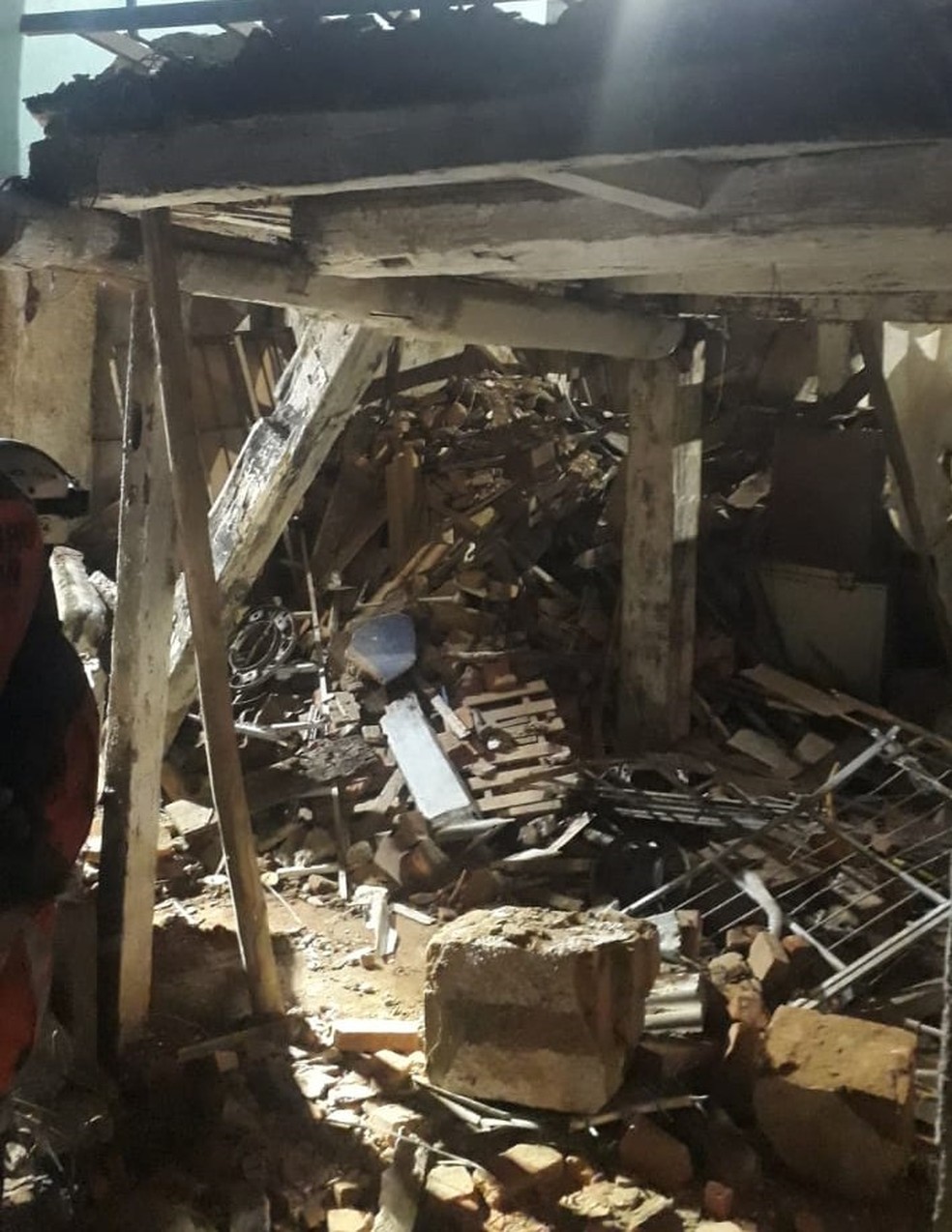 Casa em processo de demolição desaba e pedreiro morre soterrado no ES — Foto: Arquivo Pessoal