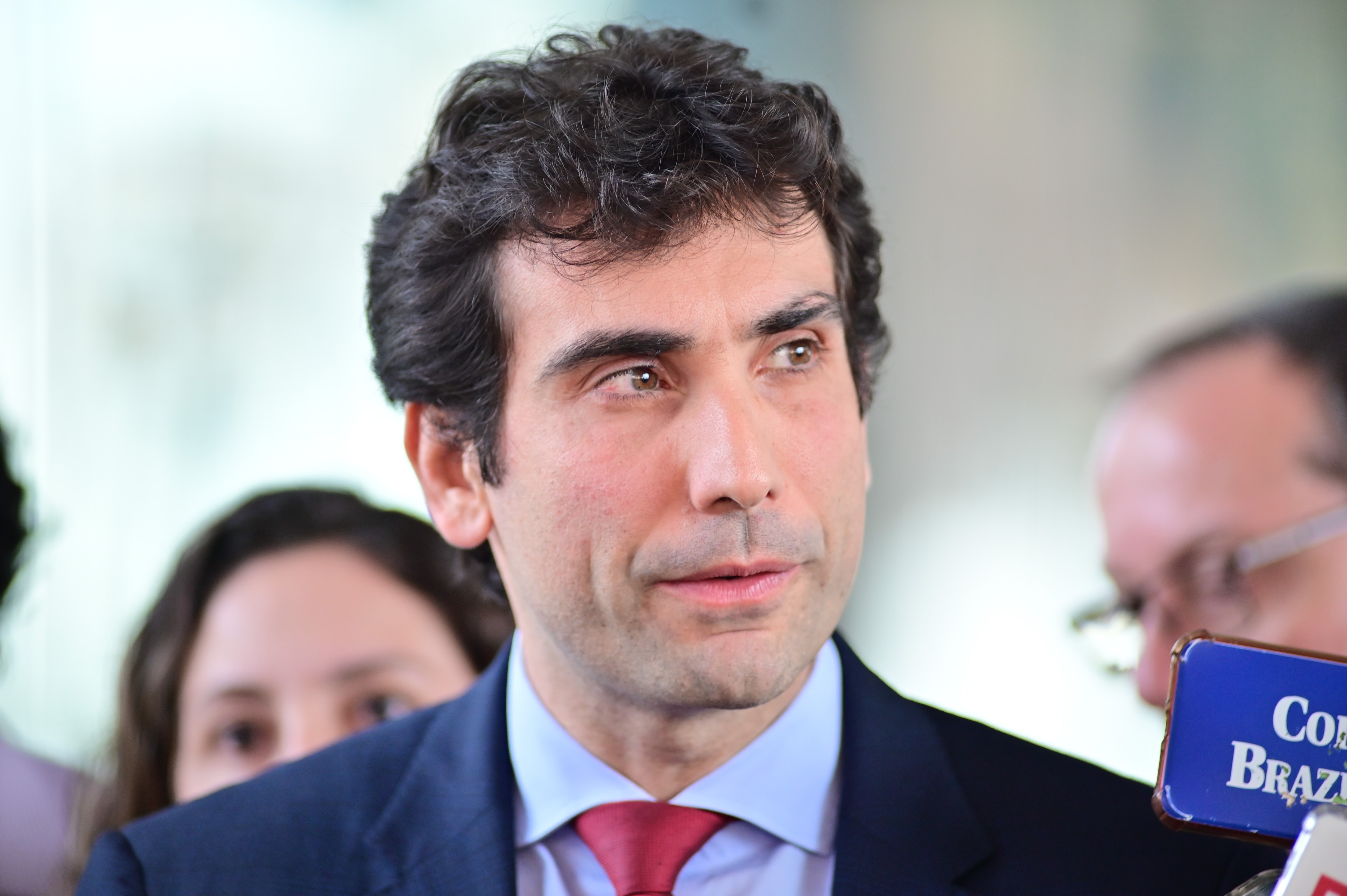 Em meio à liquidação do banco Master, Galípolo assina manifesto internacional de apoio à independência dos BCs