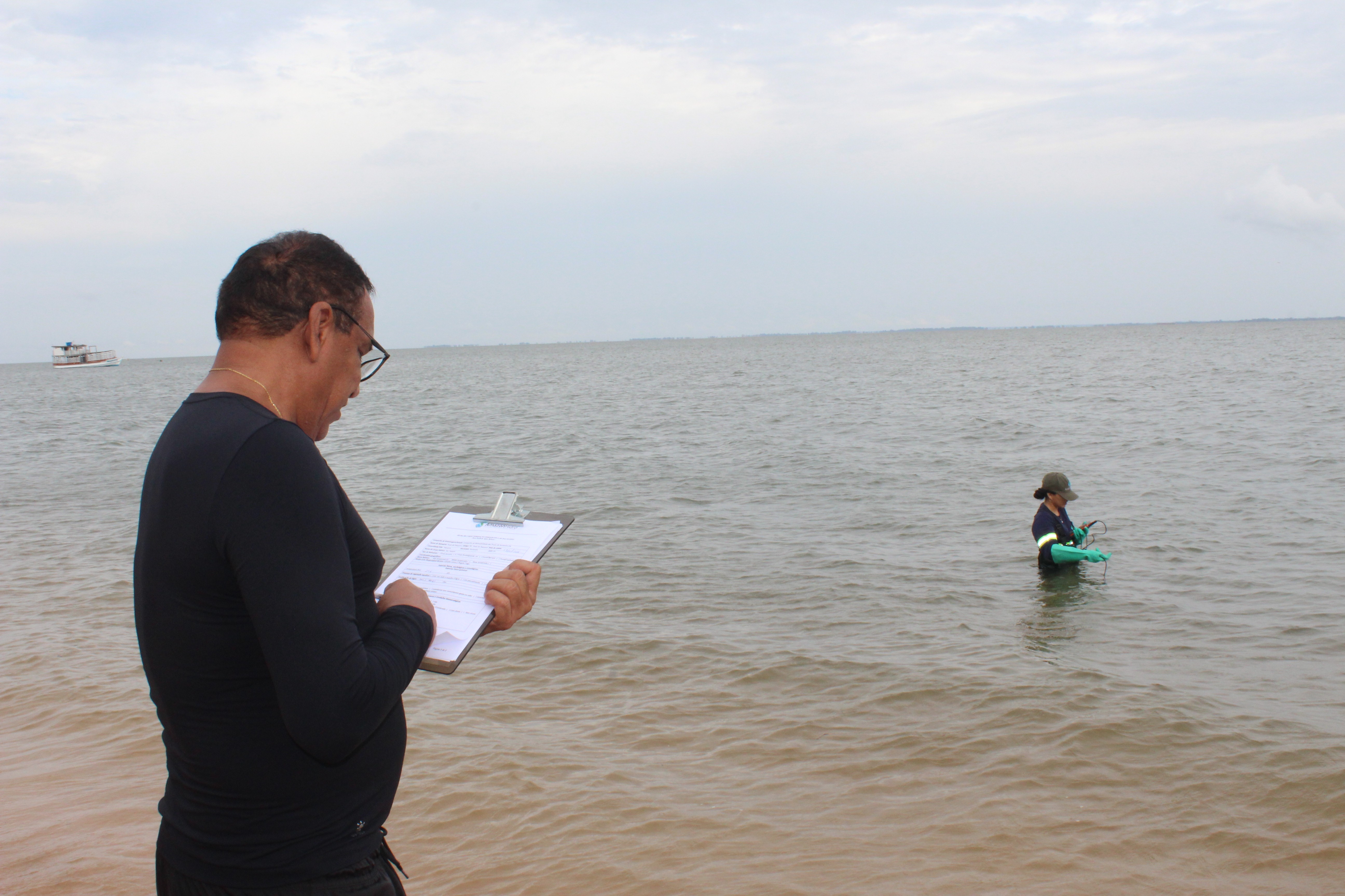 Praias: Semma realiza coleta de amostras de água em Santarém para estudos de balneabilidade 