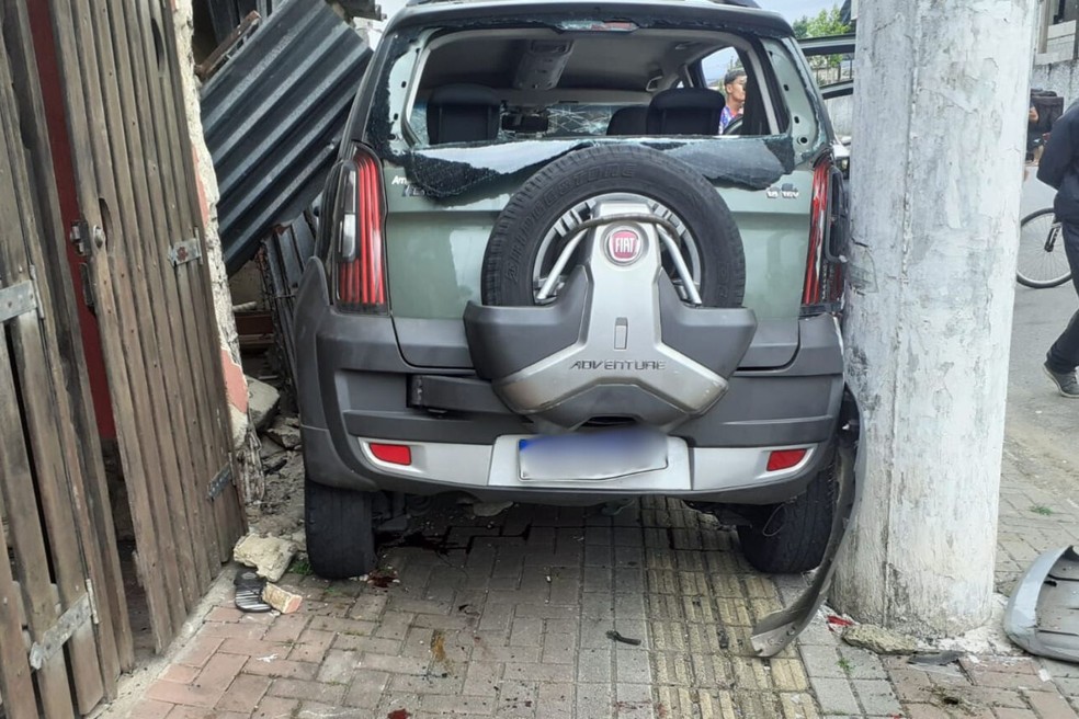 Mulheres foram atropeladas por carro no bairro Ant�rtica, em Praia Grande (SP) � Foto: Felipe Alves/A Tribuna Jornal