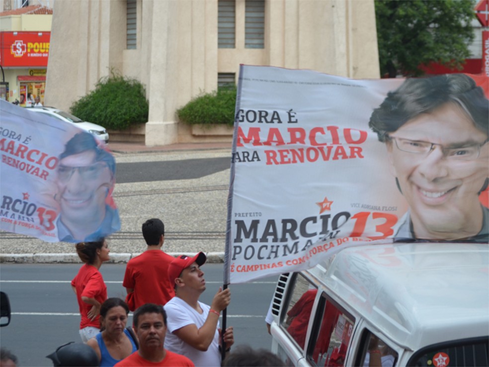 Militantes no comitê de Marcio Pochmann durante as eleições de 2016 — Foto: Fernando Pacífico / G1