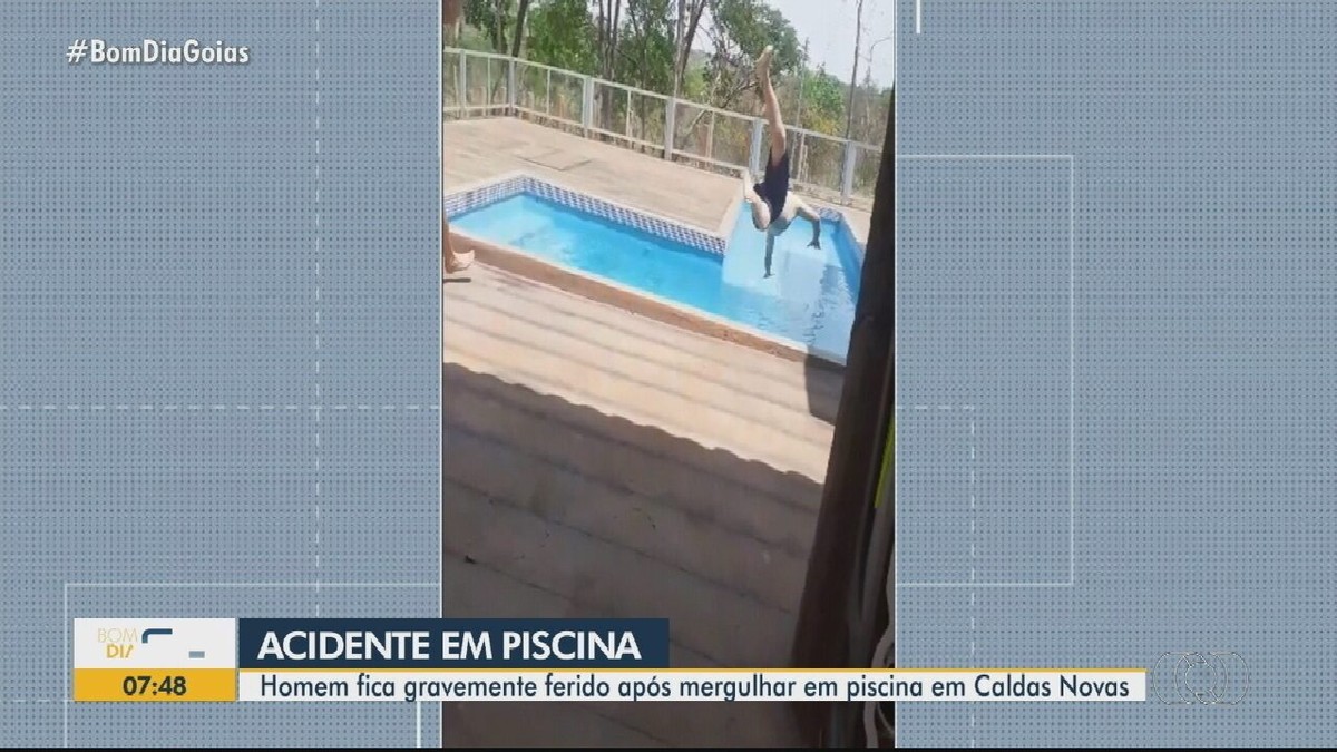 Homem fica ferido após mergulhar e bater a cabeça em divisória de piscina  em Caldas Novas