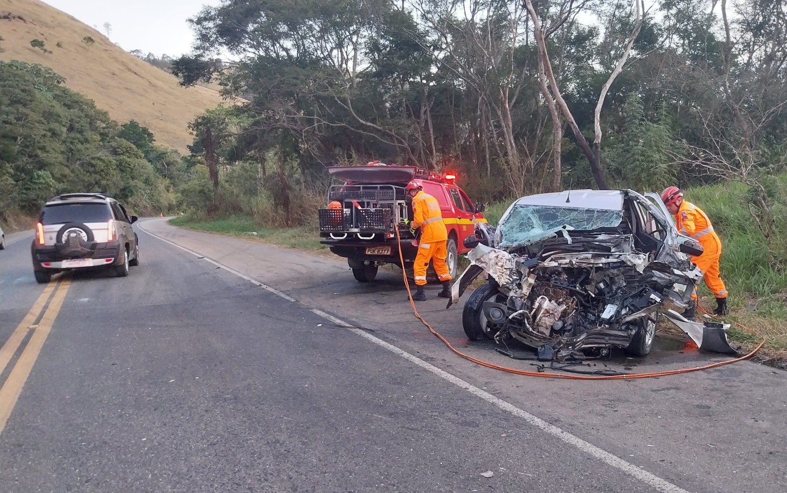 Motorista fica preso às ferragens após batida frontal na MG-173, em Sapucaí-Mirim; veja outras ocorrências