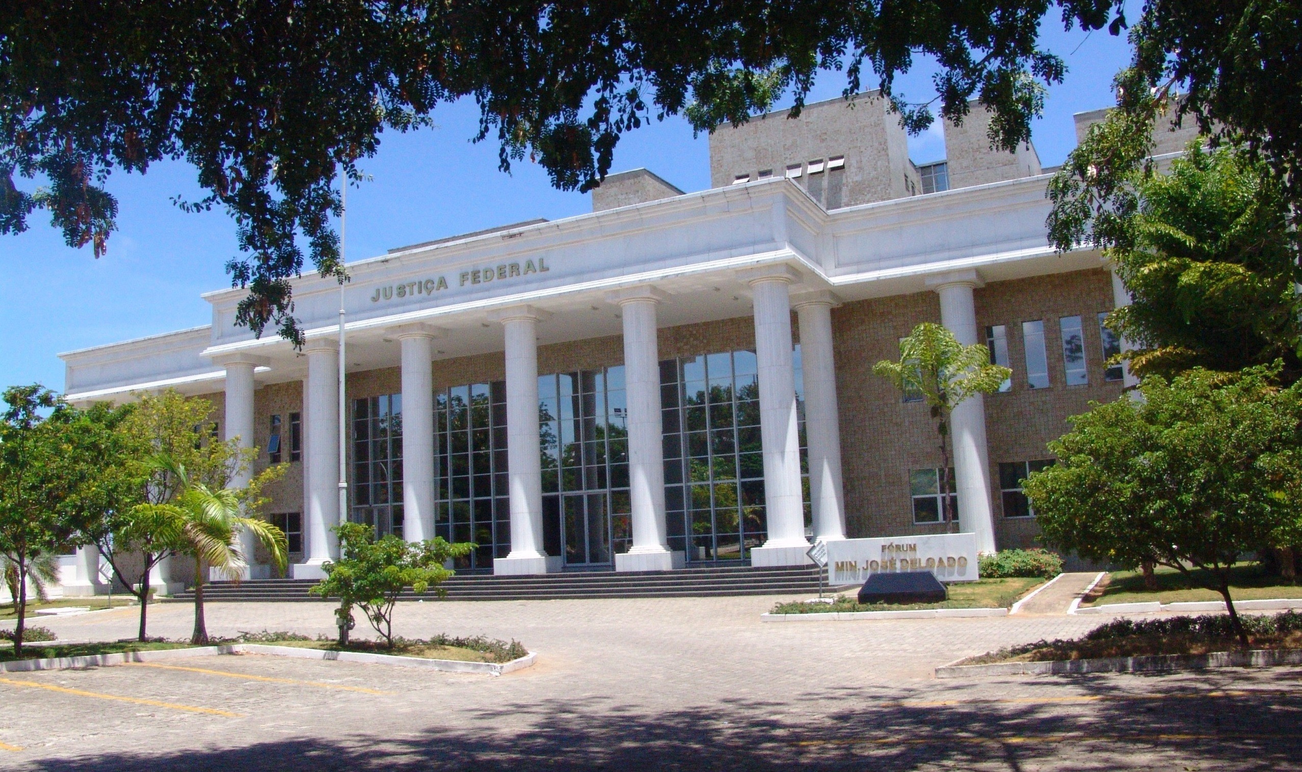 Brasileiro acusado de matar companheiro francês em Portugal vai a júri popular