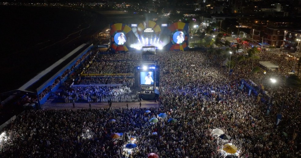 Show de Roberto Carlos em João Pessoa atrai milhares de pessoas — Foto: Carambola Filmes/Divulgação