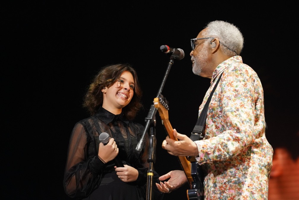 Flor e Gilberto Gil durante apresentação no terceiro dia do Rock in Rio 2022 — Foto: Stephanie Rodrigues/g1