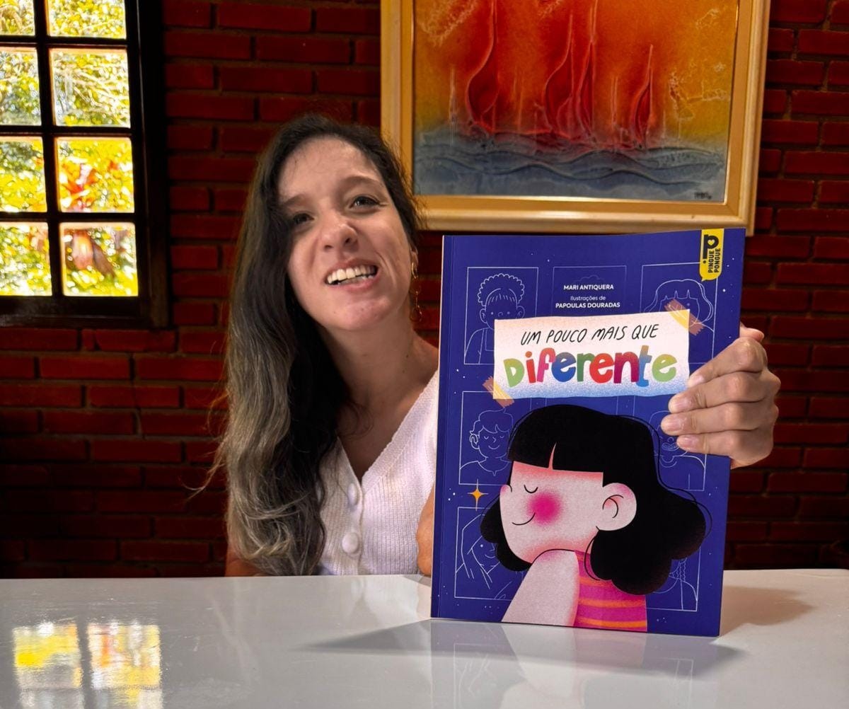 Escritora com paralisia cerebral lança livro sobre dificuldades, preconceito e apoio da família: 'Uni minha paixão pela arte com a inclusão'