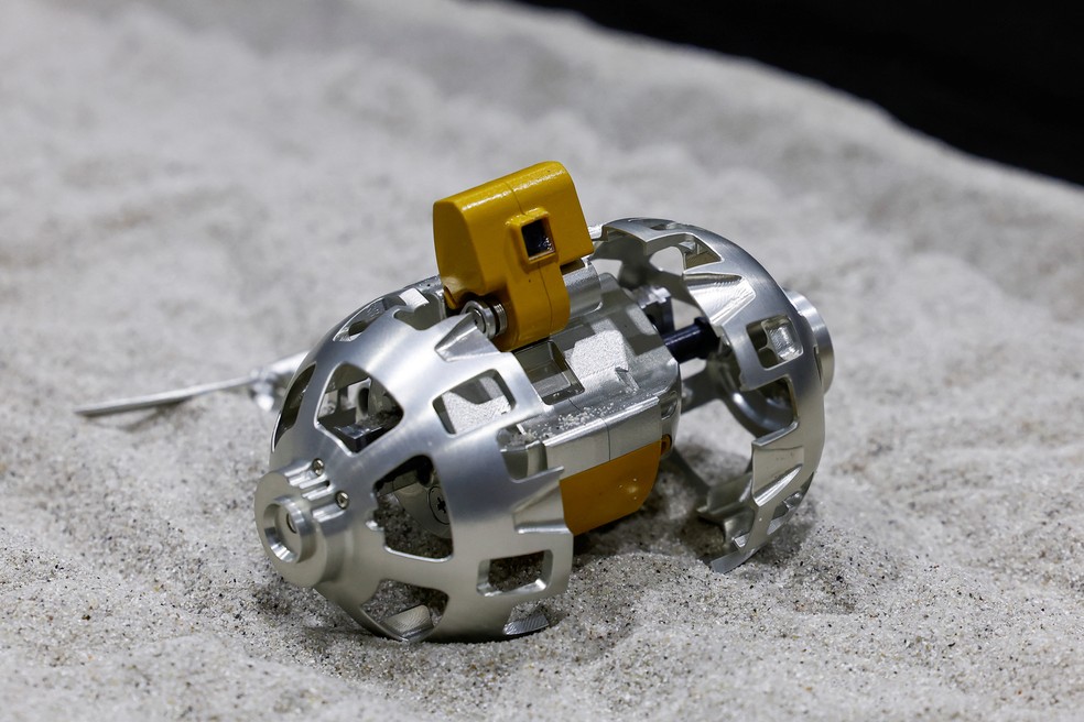 Mini-robô que será desprendido da sonda SLIM — Foto: Kim Kyung-Hoon/Reuters
