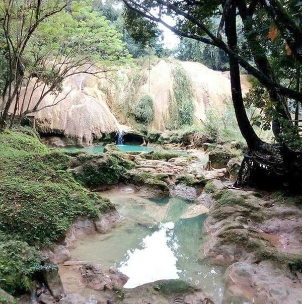 CLUBE DE CAMPO: CACHOEIRAS E FONTES DE ÁGUA MINERAL