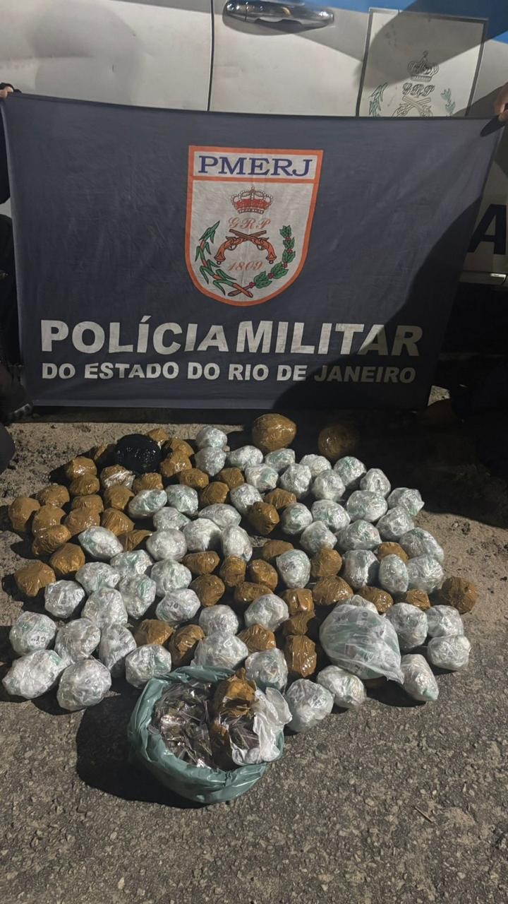 Mulher é presa com mais de 3 mil pinos de cocaína em ônibus; droga estava sendo levada para Búzios