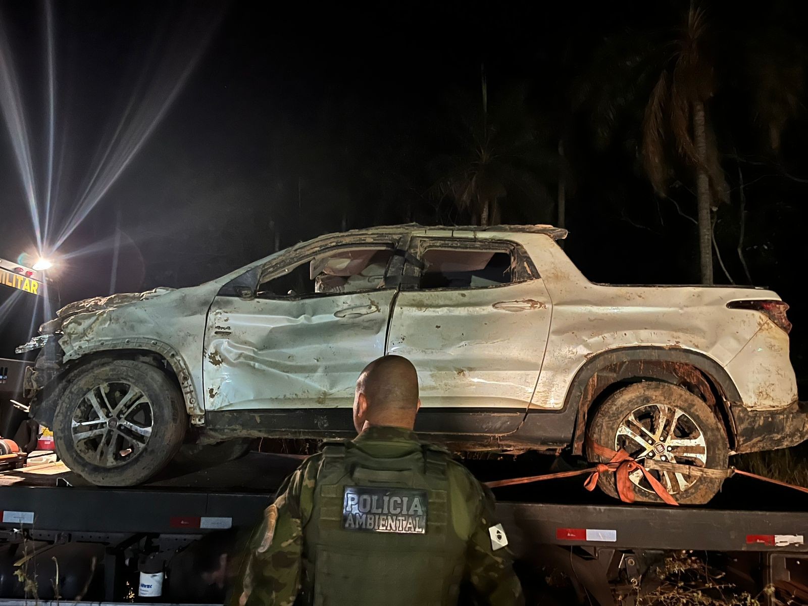 VÍDEO: polícia encontra sangue e marcas de tiro em picape de homens que saíram de SP para cobrar dívida no PR