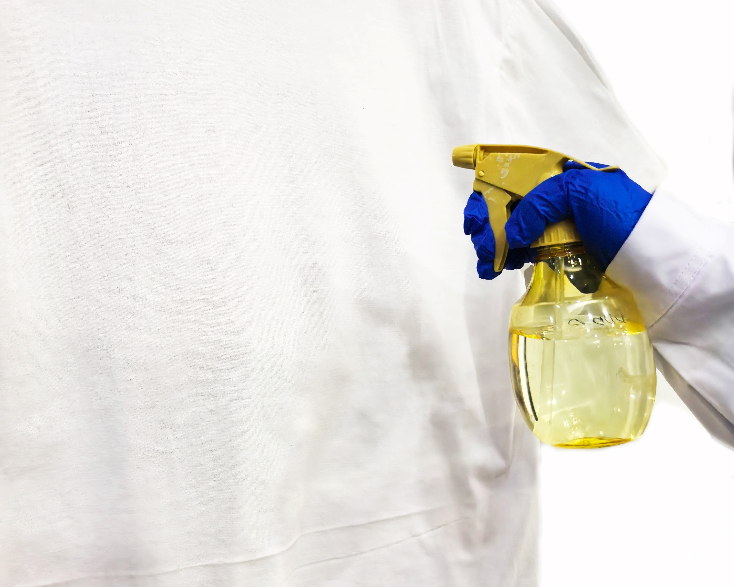 Adeus sabão? Spray cria efeito 'anti-sujeira' que permite limpar roupas só com água