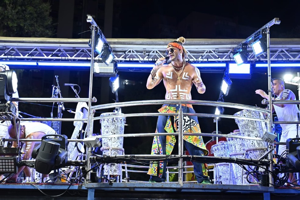 Buja Ferreira com a Timbalada no circuito Osmar, na segunda-feira de Carnaval 2025 — Foto: Sérgio Pedreira/Ag. Picnews