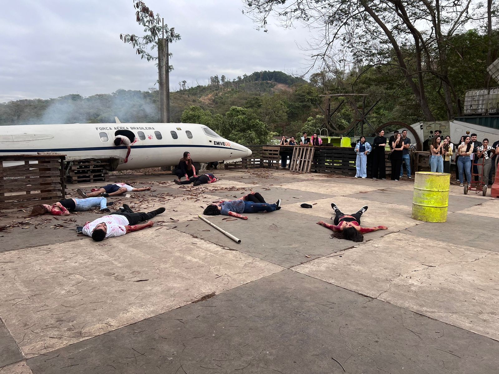 Estudantes de medicina de Ipatinga simulam acidente aéreo com múltiplas vítimas