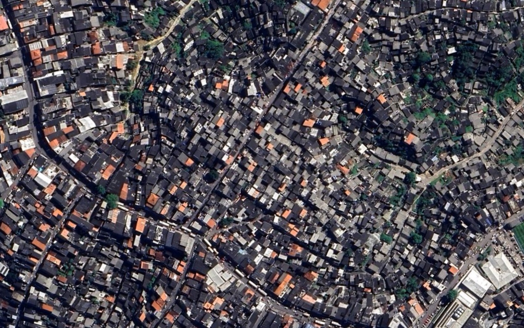 Mulher fica ferida após ser atacada com golpes de faca em Salvador; companheiro é suspeito do crime