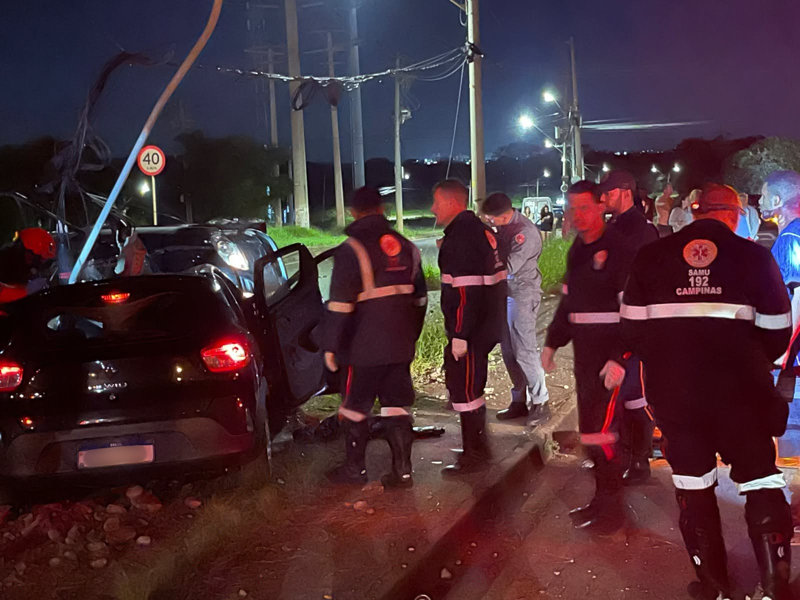 Batida entre dois carros deixa dois mortos e três feridos em Campinas