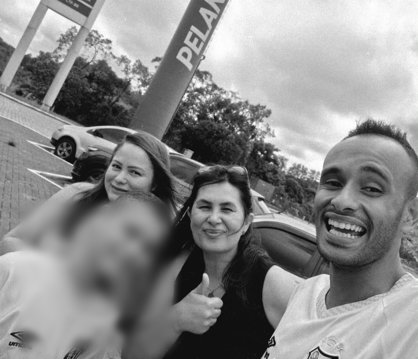Família que morreu após caminhão prensar veículos parados na BR-101 em SC voltava de viagem ao Beto Carrero
