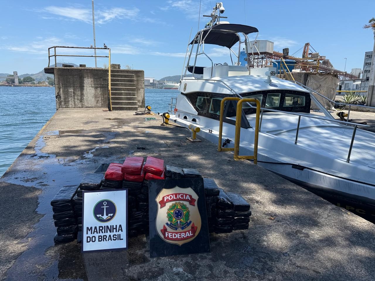 PF e Marinha apreendem 100 kg de droga em casco de navio no Porto de Santos