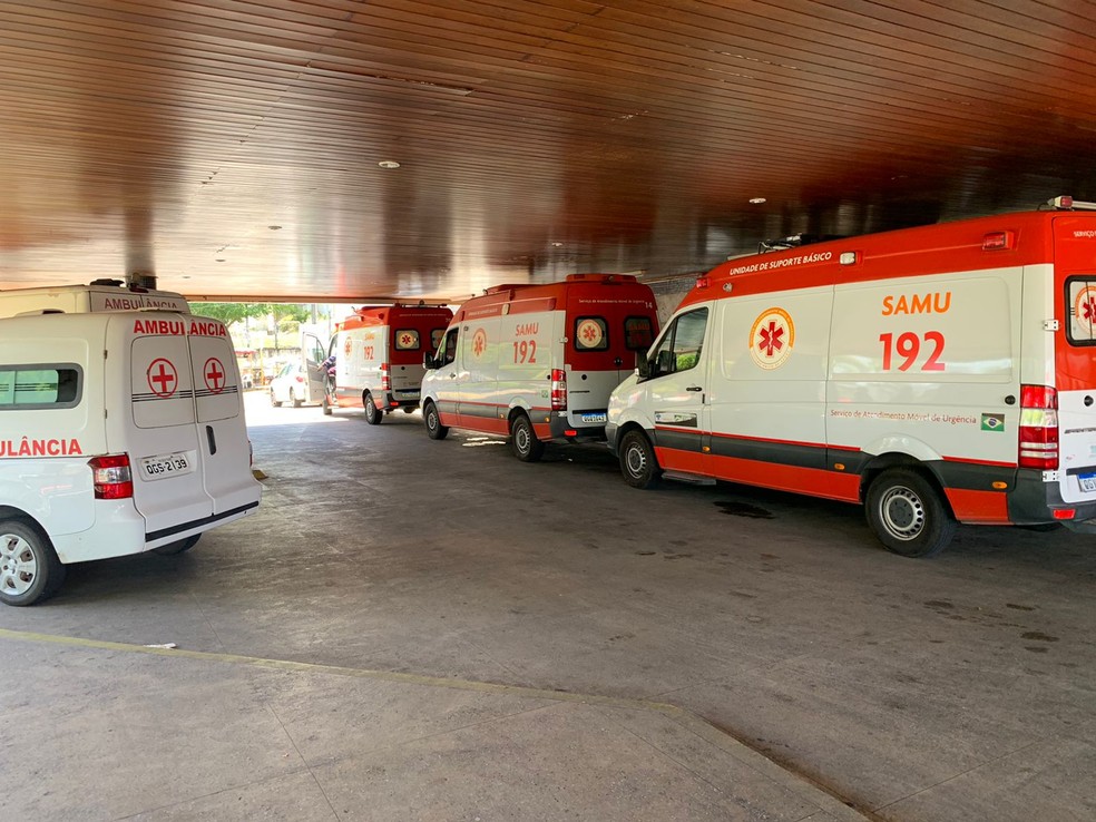 Ambulâncias do Samu na entrada do pronto-socorro Clóvis Sarinho, no Hospital Walfredo Gurgel, em Natal — Foto: Gustavo Brendo/Inter TV Cabugi/ARQUIVO