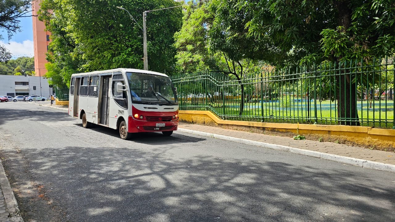 Trabalhadores do sistema de ônibus de Teresina deflagram greve por tempo indeterminado