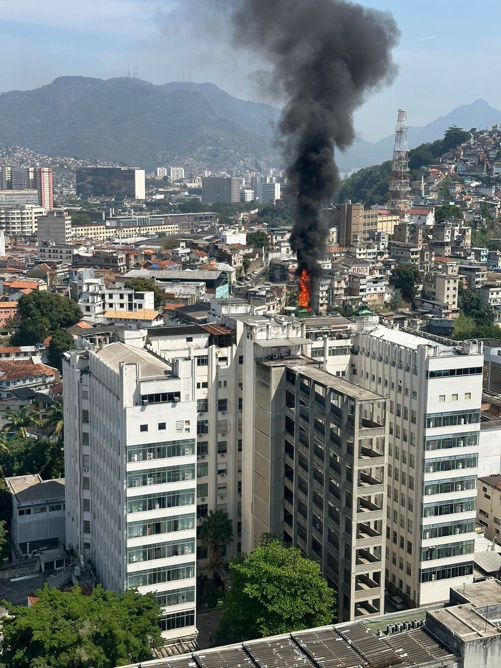 Incêndio atinge Hospital dos Servidores — Foto: Arquivo pessoal