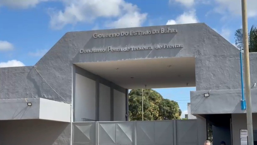 Quatro detentos cavam buraco em parede e fogem de presídio na Bahia 