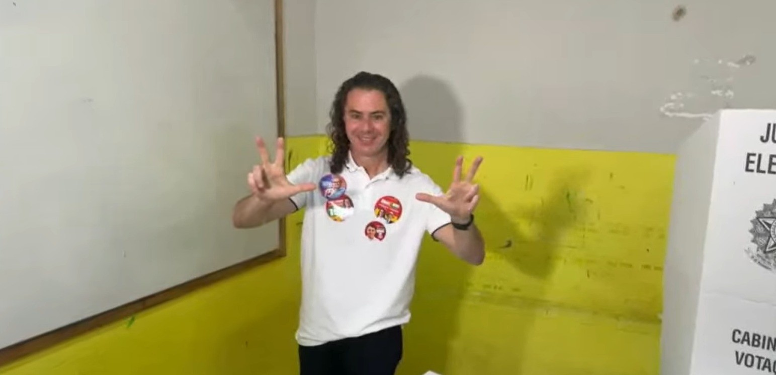 Veneziano Vital do Rêgo (MDB) vota em Campina Grande, PB