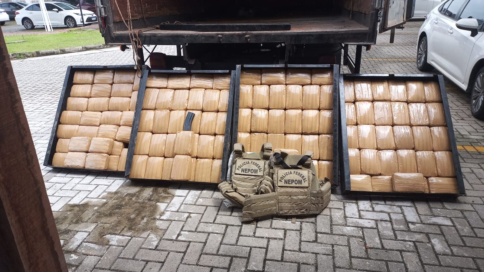 Polícia Federal apreende mais 120 quilos de skunk escondidos em fundo falso de caminhão, em Belém