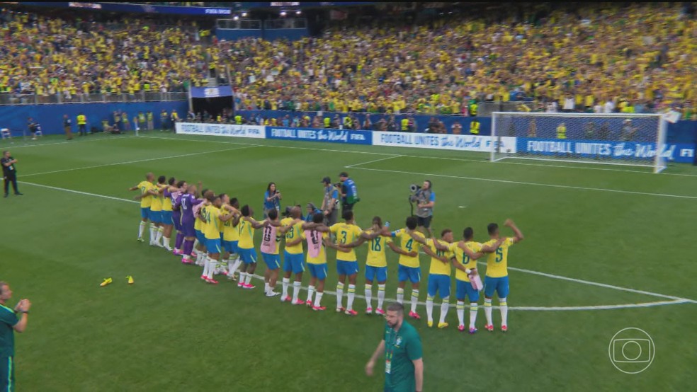 Brasil comemora a classifica&ccedil;&atilde;o para as oitavas da Copa ap&oacute;s vit&oacute;ria sobre o Jap&atilde;o &mdash; Foto: Jornal Nacional/ Reprodu&ccedil;&atilde;o